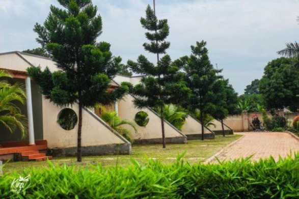 Kinzi Apartments Bar & Gardens